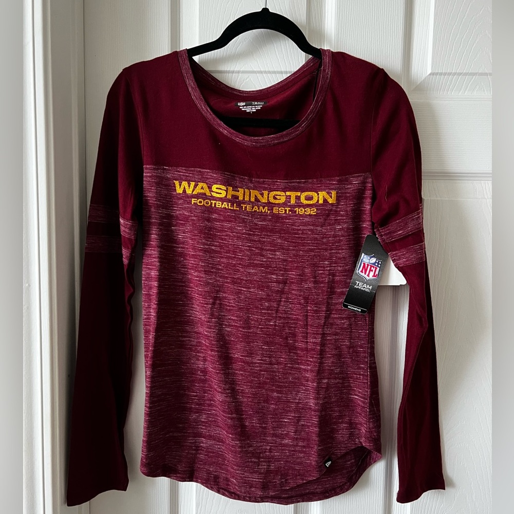 NFL Brand Washington Redskins/Commanders/Football Long Sleeve shirt size Small!